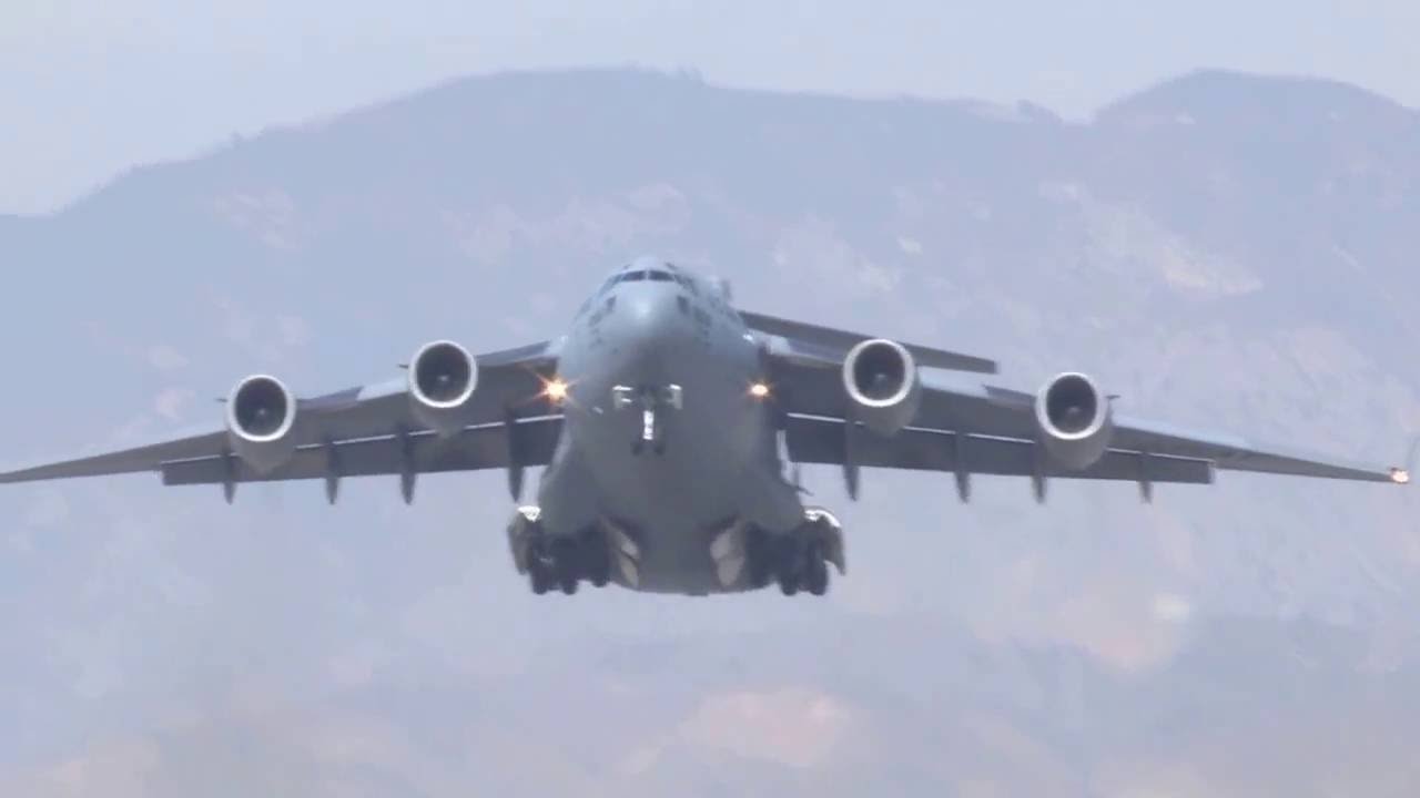 USAF Boeing C-17 Globemaster powerful takeoff