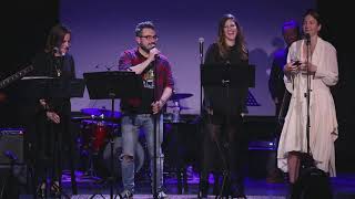 D'arcy Carden and Este Haim of HAIM at Eliot Glazer's Haunting Renditions Live