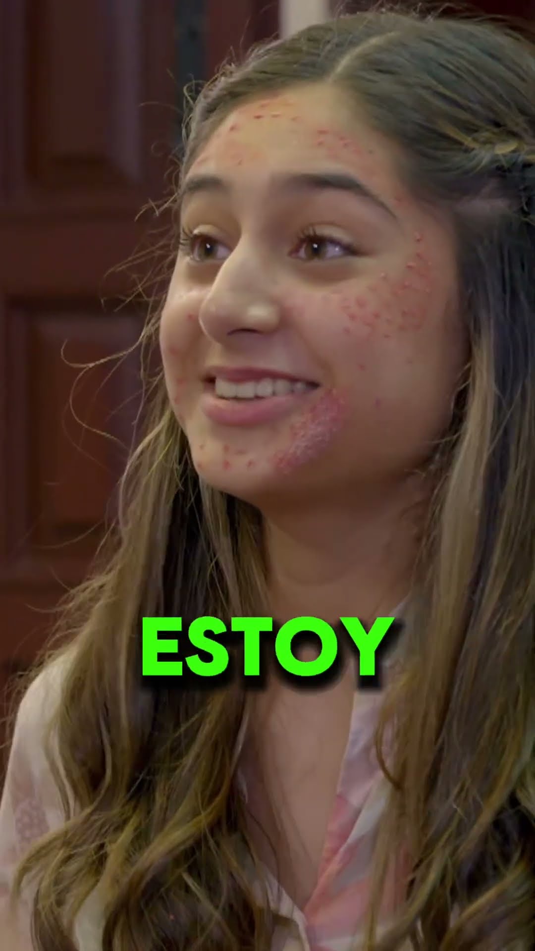 Mateo le regala una rosa a Sonia para conquistarla #LaRosaDeGuadalupe2024