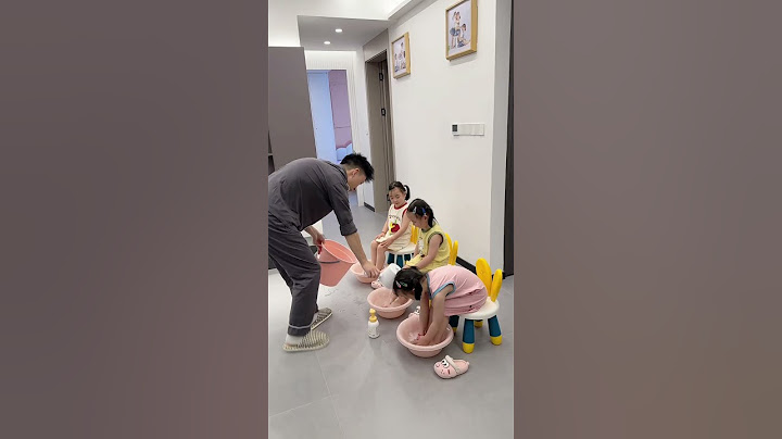 家里孩子多了，洗个脚都得流水线😂 #家有萌娃 #三胞胎vlog #爸爸帶娃記 #lovelybaby  #lovely