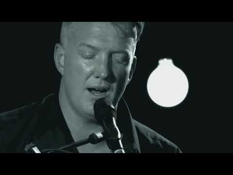 Queens Of The Stone Age - In The Fade