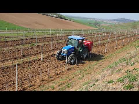 Video: Humus (21 Fotografií): čo To Je? Aplikácia Prírodného Hnojiva Z Rozpadnutých Rastlín. Čo Ešte Obsahuje A Ako Sa Líši Od Hnoja?