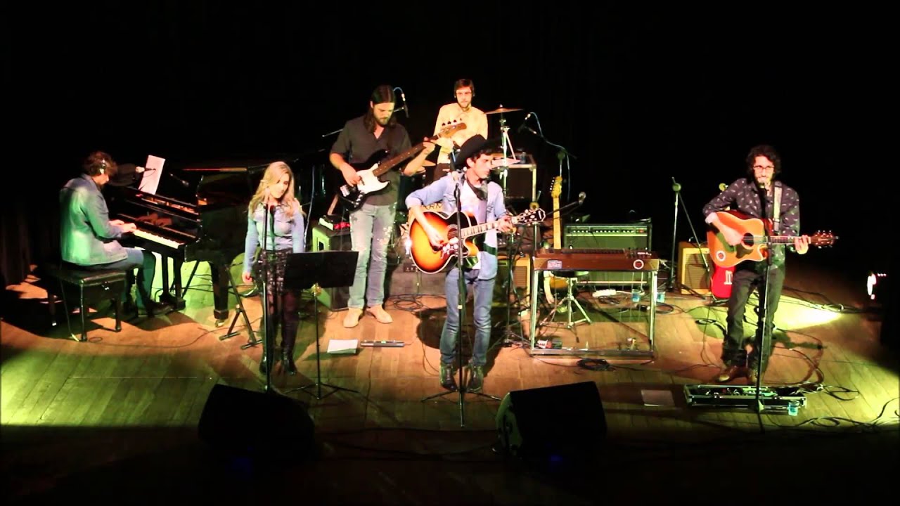 Os Pé de Pano - In My Hour of Drakness - Gram Parsons - YouTube