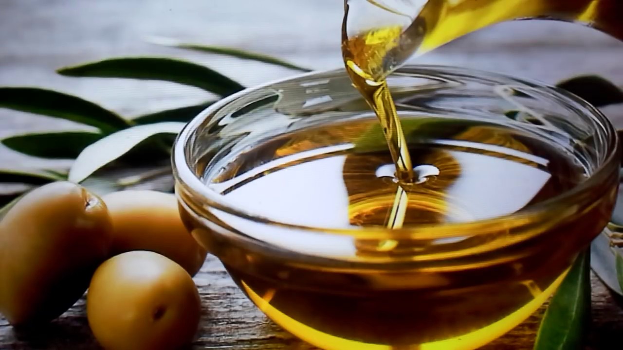 Оливковое масло от морщин. Оливковое масло. Оливковое масло Olive Tree. Оливковое масло в древности. Сосуд для оливкового масла.