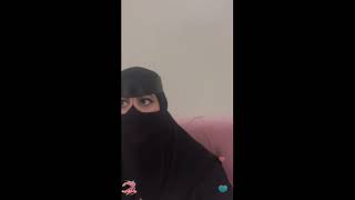 سعودية دخلت عليي بنت سناب تقول اني نزنز احب امارس مع  البنات ....