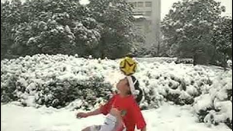 C:\Documents and Settings\Administrator\桌面\中国踢球的女孩伤不起.flv