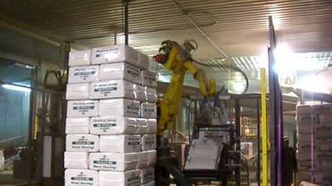 Robot Automatically Stacking Plastic Bags on a Skid Part 5/5