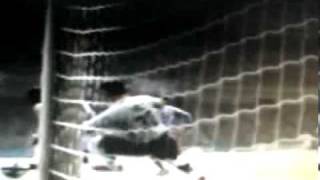 Ol Goal Fifa 11 Ps2 Hij Baant Zeg Een Weg Vrij En Staat Oog In Oog Met De Keeper En Faalt Niet