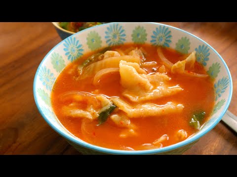 Kimchi sujebi (Kimchi hand-torn noodle soup: 1 pot meal: 김치수제비)