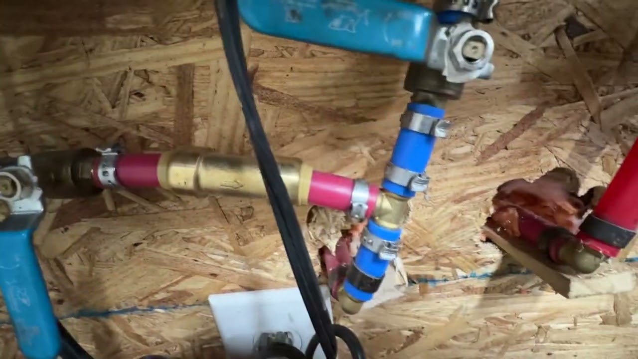 How to keep your garden water hose from freezing in the winter.