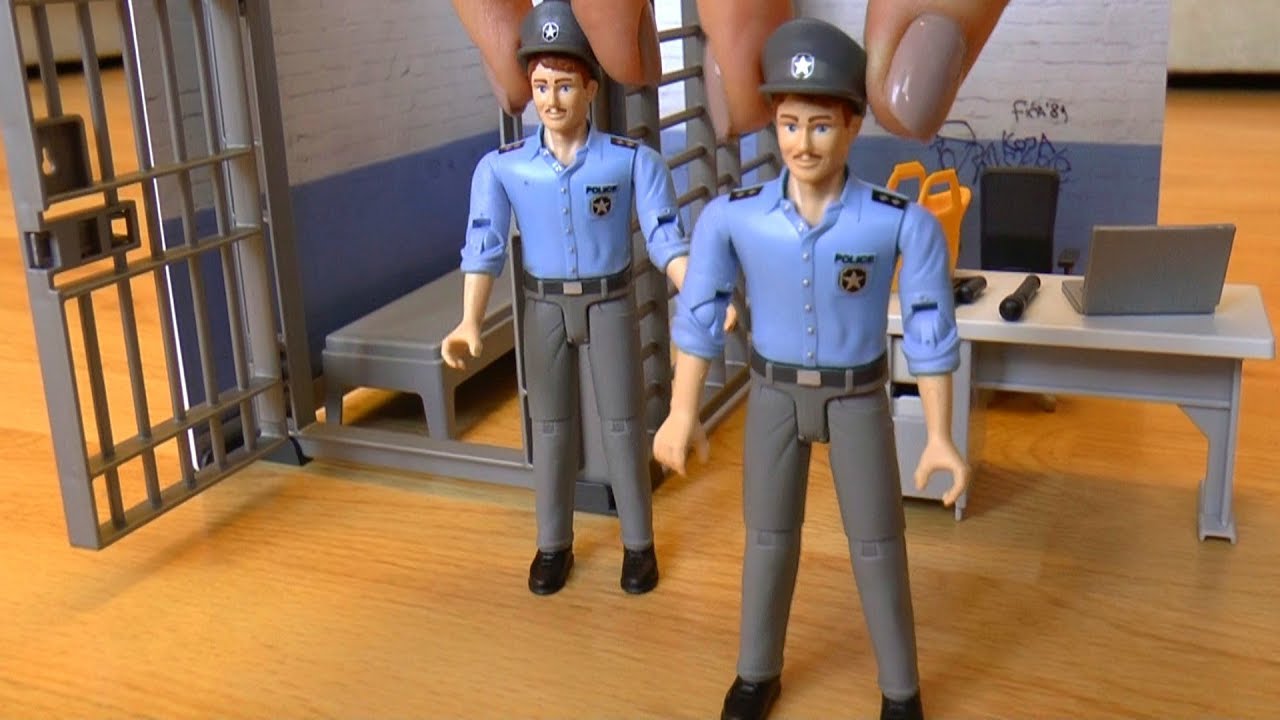 Играем в Полицейский участок, Полицейские квадроциклы и в машины игрушки для мальчиков