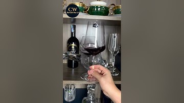 Cách Cầm Ly Rượu Vang Đúng Cách | Thế Giới Pha Lê
