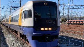 JR京葉線幕張豊砂駅を通過する電車•貨物列車です。(2)