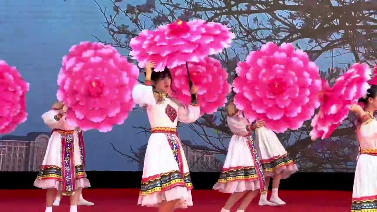 Múa: Xáo la đi học - Cô giáo về bản 