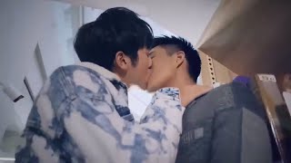 【 BL 】 Brother couldn't bear it anymore and dragged him to the corner of the library to kiss him!