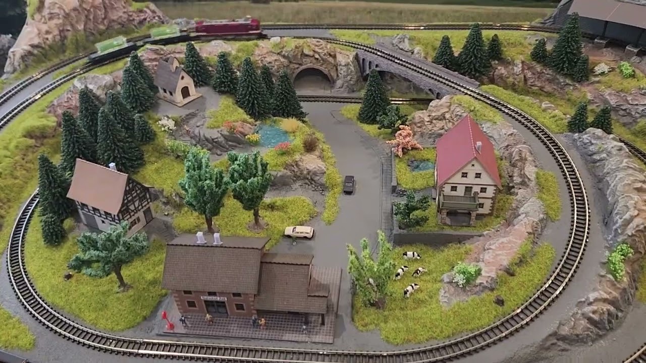 Noch 88303 Meran Briefcase Layout Final Test Run at z.scale.hobo