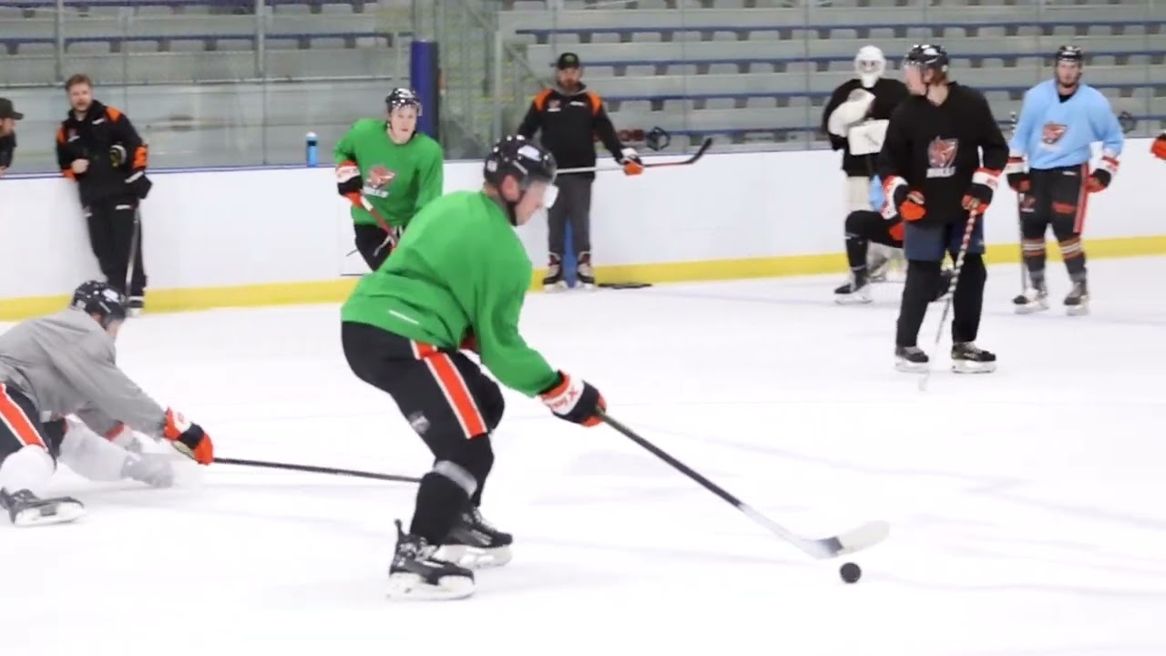 @woosterbullshockey