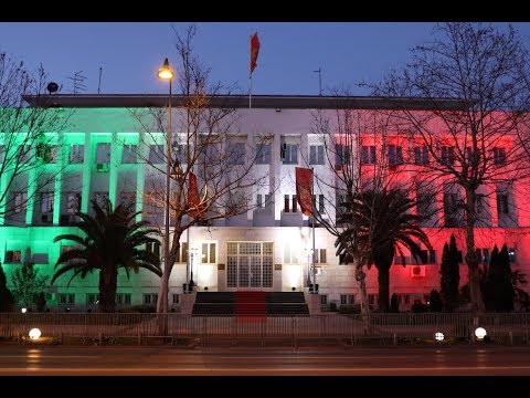 Zgrada Predsjednika Crne Gore u bojama zastave Italije (KADROVI)