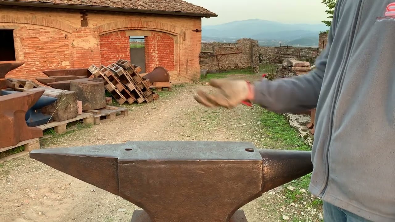 760 lbs WONDERFUL EXTRA LARGE SIZE NORTH GERMAN FORGED ANVIL