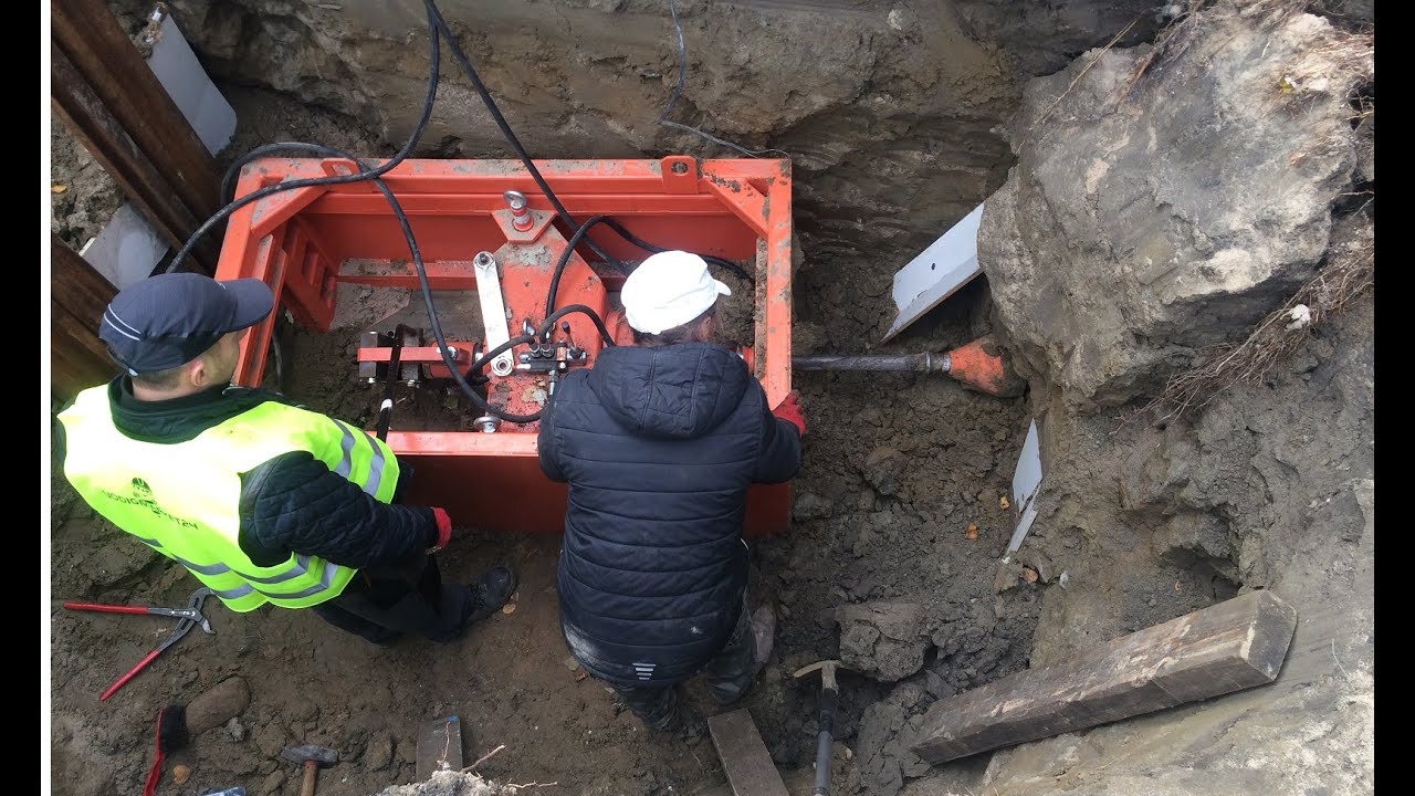Trenchless installation of cast iron water pipe in Warsaw 2019