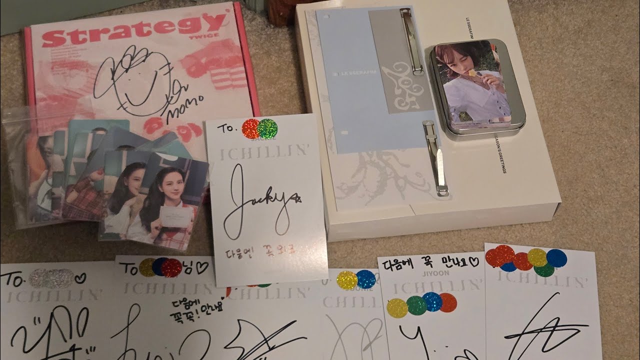 TWICE strategy 直筆サイン入り アルバム モモ MOMO TWICE STRATEGY MOMO SIGNED ALBUM, LSF SEASON'S GREETING 2025