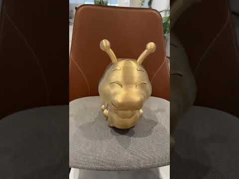 We caught Chewy for a quick interview... and the answers did not disappoint. 😁🐛 #fyp #crowncoins