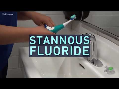 Video: Posiluje fluorid cínatý zuby?