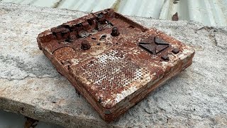 This Rusty 1980s Universal Walkman Looks Brand New Again