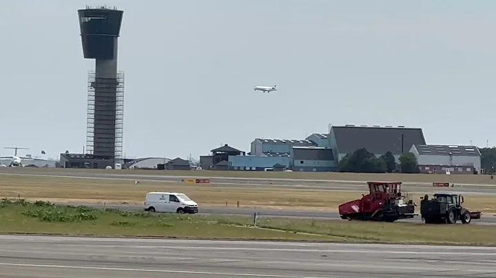Lufthansa Airbus A320-214 Landing in Copenhagen #aviation #planespotting