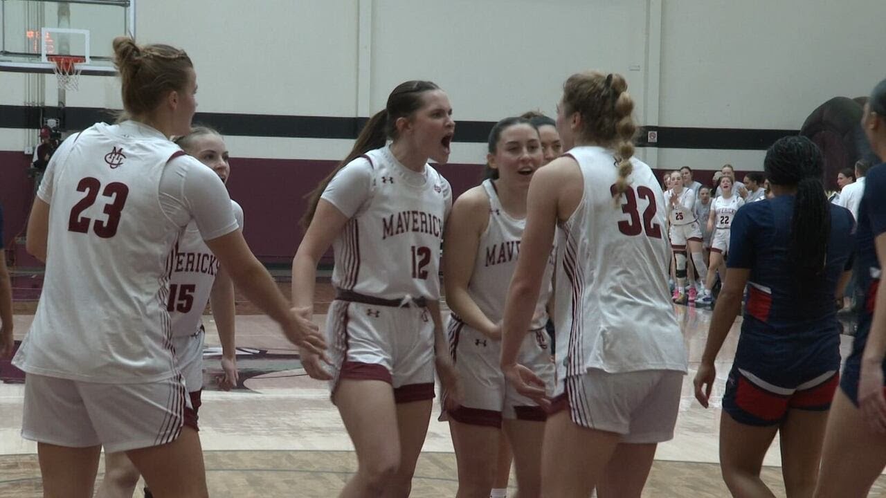 CMU Women’s Basketball rattle off 18th win in a Row - YouTube