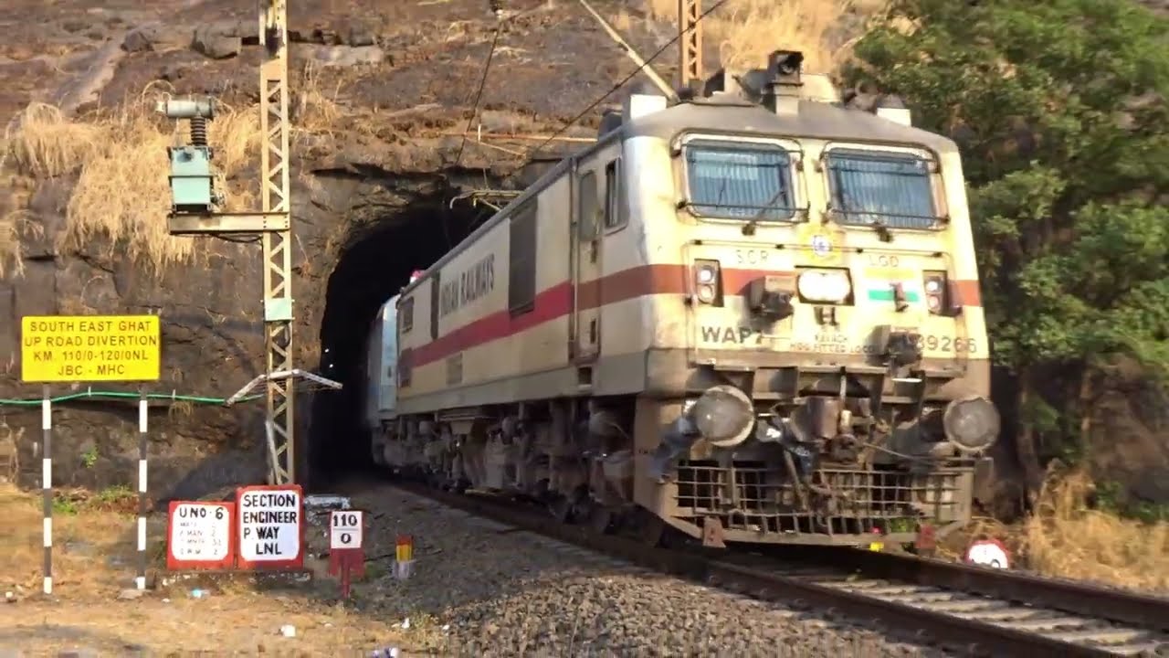 Unbelievable | Train takes 180⁰ turn in Bhor Ghat