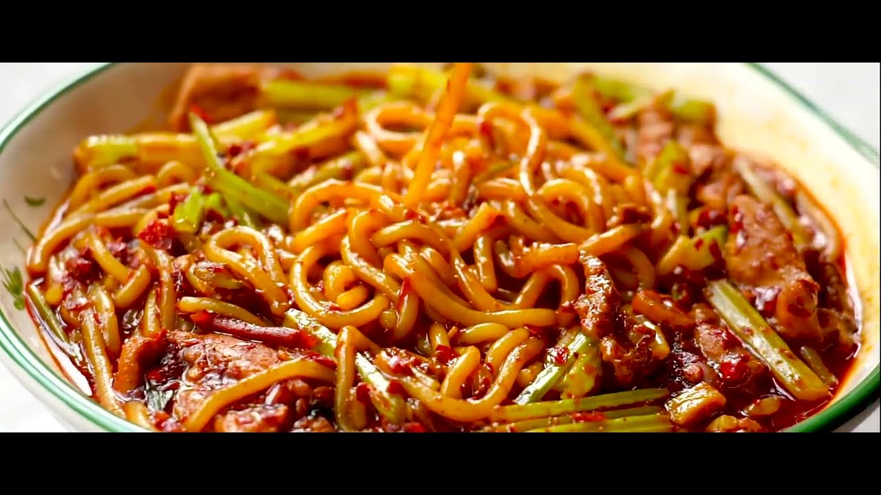 Follow the video to learn how to make Xinjiang Fried Rice Noodles at
