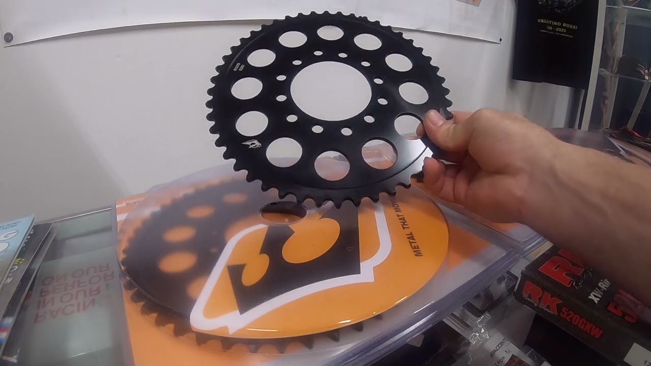Kawasaki ZX4RR Driven chain and sprockets - YouTube