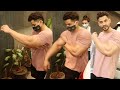 Kunal khemu rollsup his sleeves to show extraordinary physique hebuilt withloads ofhardwork in gym