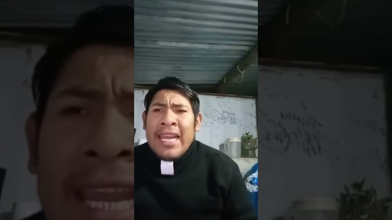 El padre domingo es troleado por la lengua y el techo 