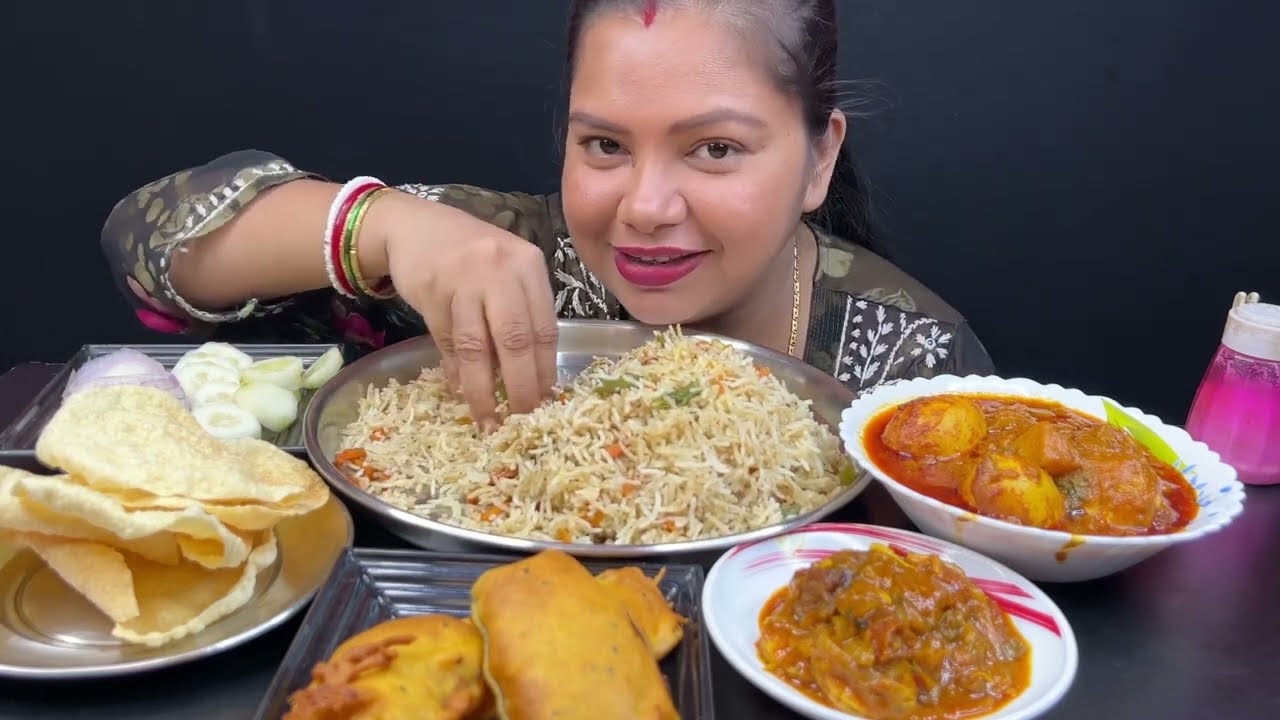 Bigbites, Eating Veg fried Rice, Egg Kosha, Chingri Rosha, Beguni, Salad।।
