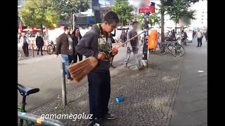 Se reían de este guitarrista callejero Polaco miren lo que paso, Entretenimiento callejero,Educación