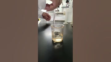 4870: Chinese student demonstrates iodine clock reaction in lab
