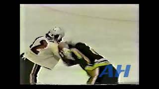 NHL Oct. 29, 1981 Tim Kerr,PHI v Pat Price,PIT Philadelphia Flyers Pittsburgh Penguins