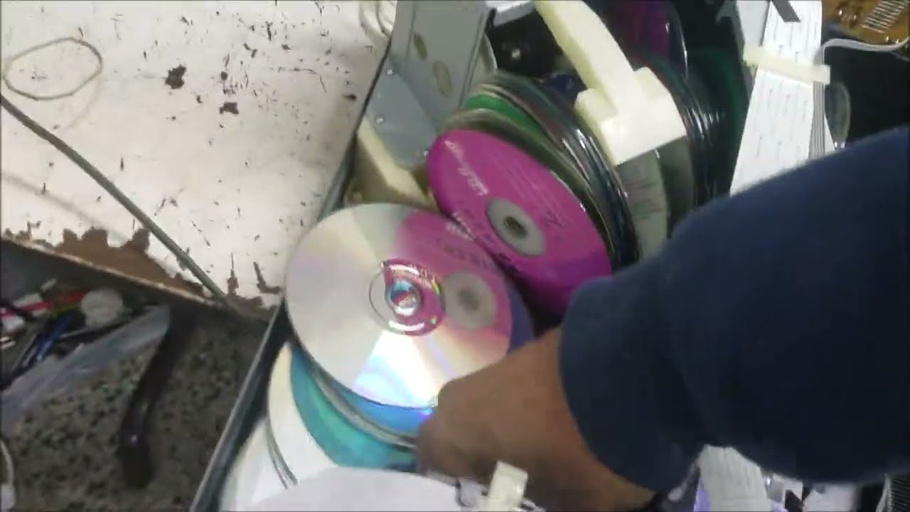 SONY CDP CX355 300 CD changer wont load CDs - YouTube