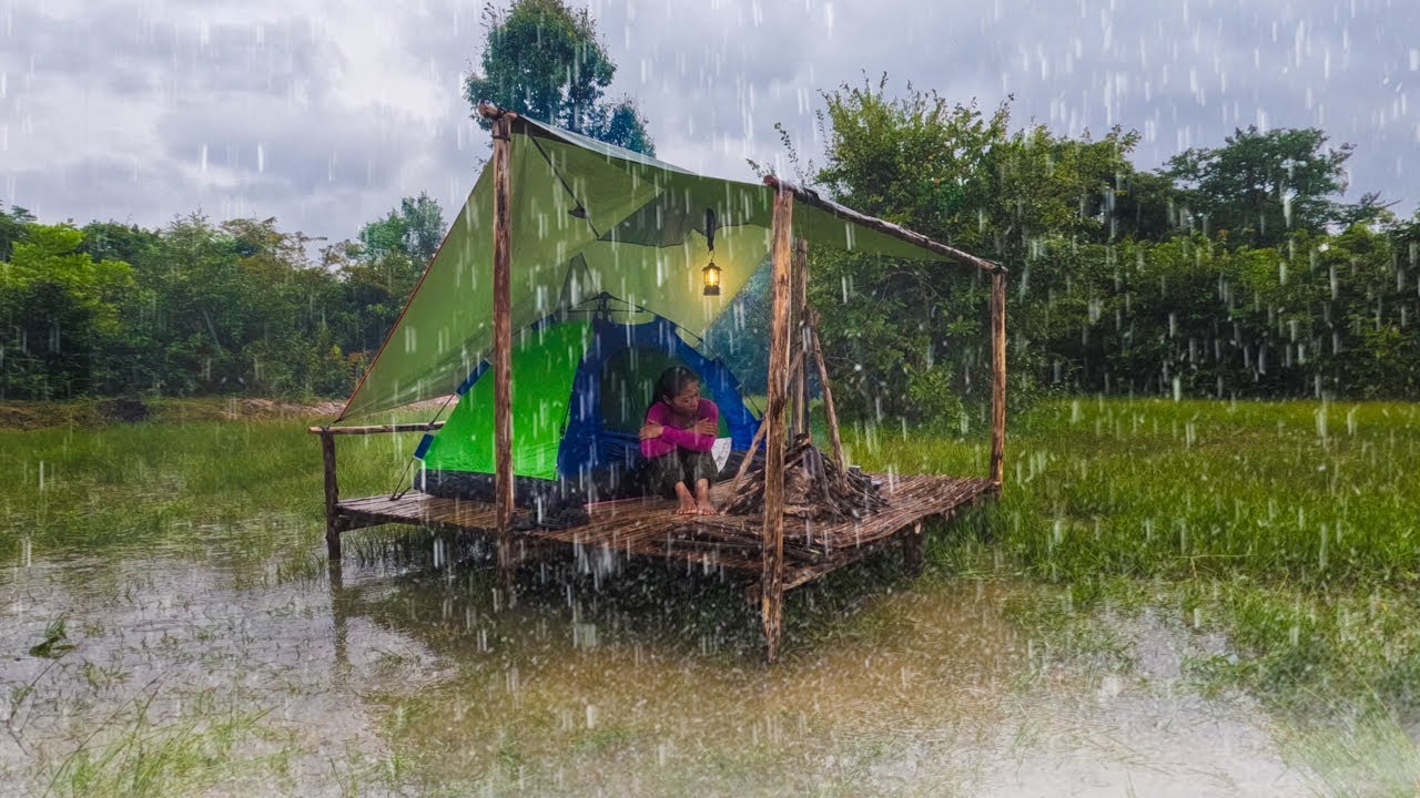 Girl Bushcrafts Camping in The Rain in Floating Area, Girl The Builder ...