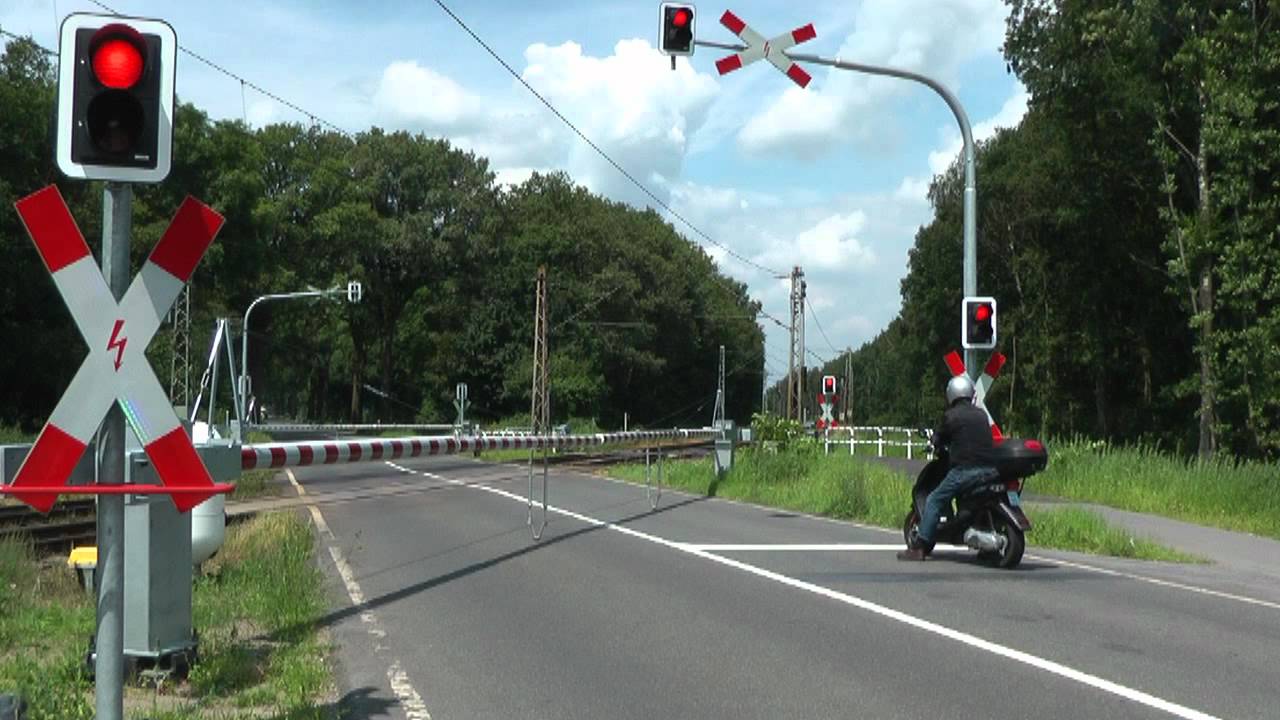 20120704 Elten (D) Bü km 71,6 B8