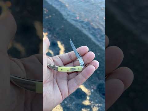 Little knife; big lake.      