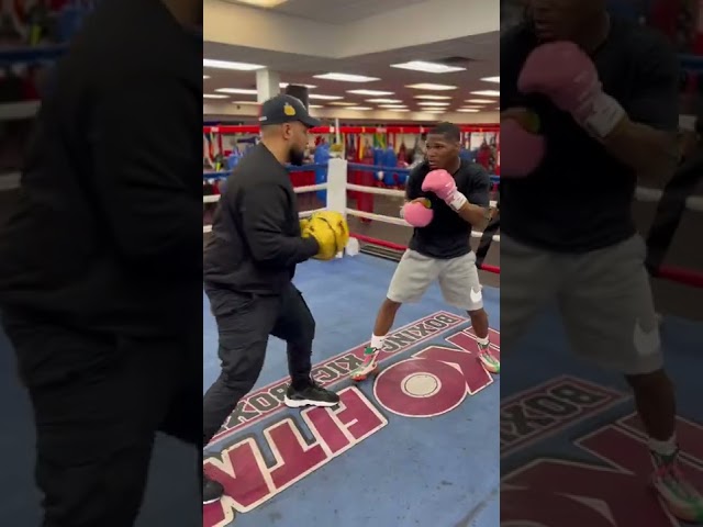 How to hold mitts for a southpaw [ Boxing ] #Shorts