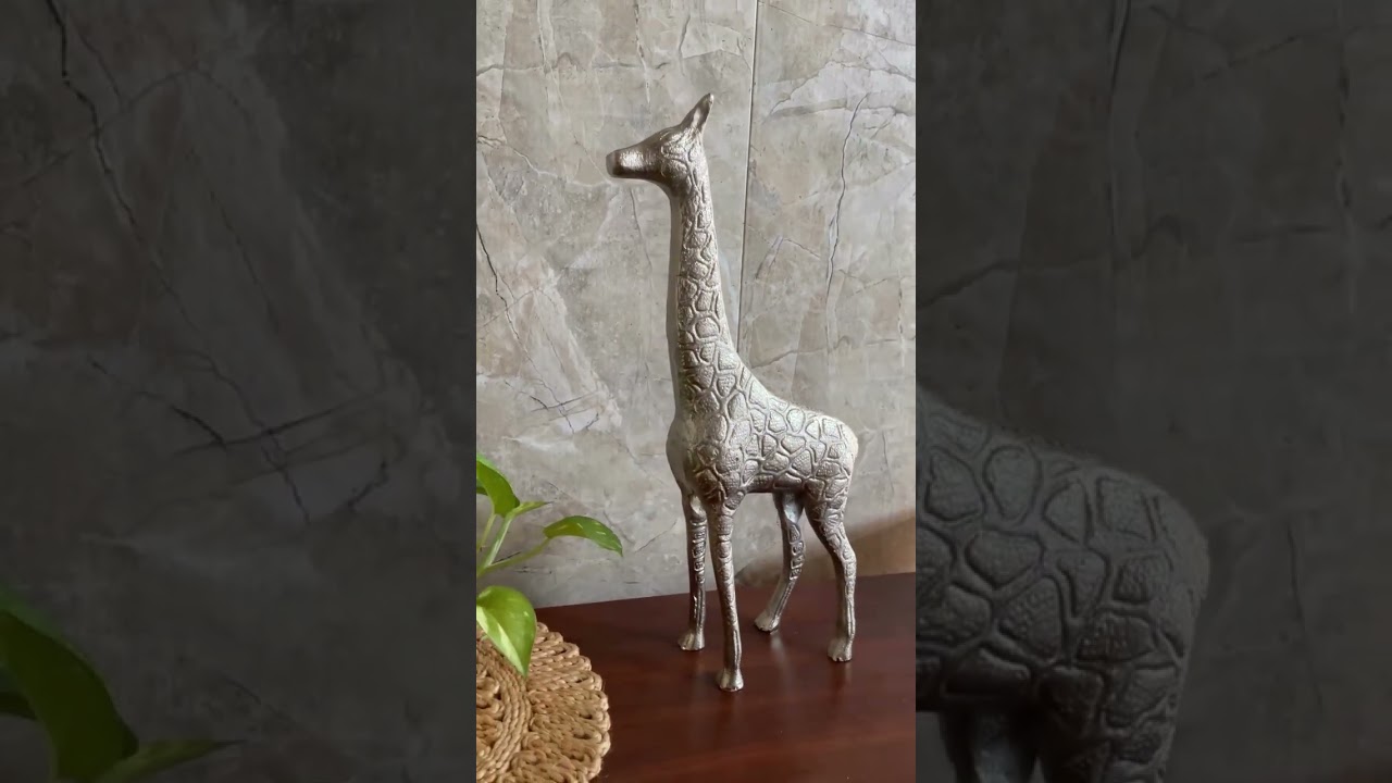 giraffe statue 🦒 