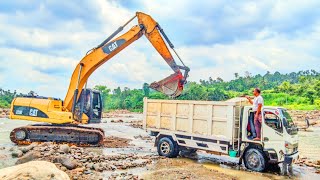 Excavator  Muat Batu KeDump Truck