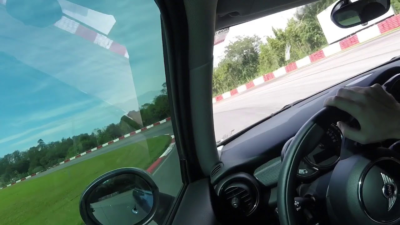 Mini Cooper F56 Track day Guaporé - YouTube