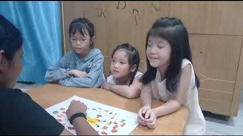 Tiếng Anh Giao Tiếp Phan Thiết: Hana, Sophia and Leah practice talking about Fast Food