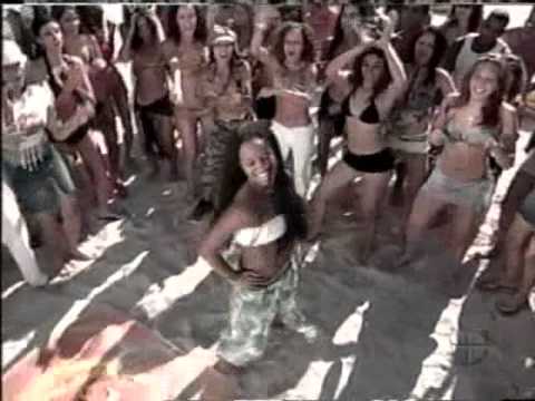 Caliente Sexy girls dancing to Samba Miami Beach Circle Caliente
