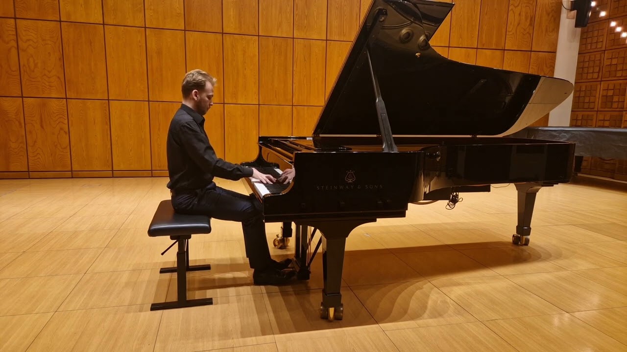 Friedrich Chopin: Etude Op. 25 No. 10 in B minor